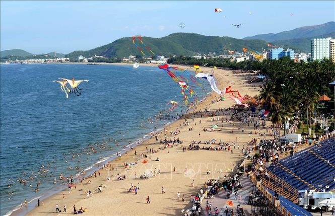 Bãi biển Nha Trang (Khánh Hòa) trong ngày hội thả diều nghệ thuật tại Festival biển Nha Trang. Ảnh: Thanh Hà/TTXVN.