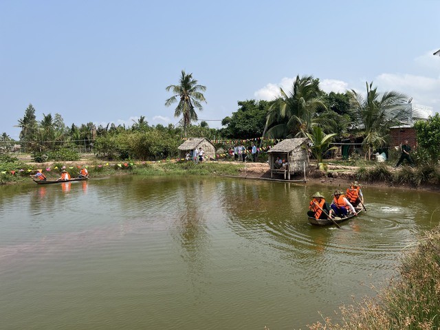 Trải nghiệm du lịch sông nước Bến Tre. Ảnh: VGP/Hoàng Trung.