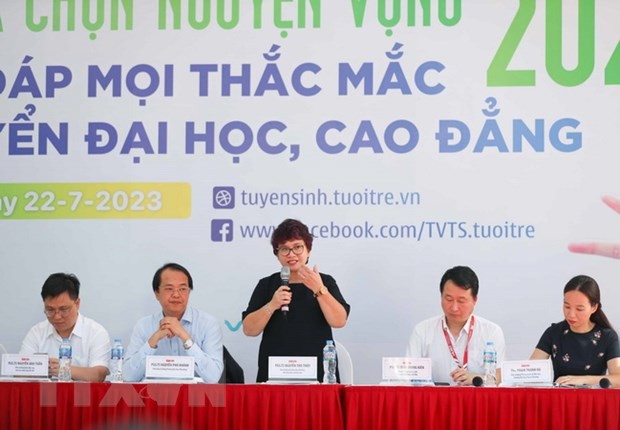 PGS.TS Nguyễn Thu Thủy, Vụ trưởng Vụ Giáo dục Đại học thuộc Bộ Giáo dục và Đào tạo phát biểu tại Ngày hội tư vấn lựa chọn nguyện vọng xét tuyển Đại học, Cao đẳng năm 2023. Ảnh: Thanh Tùng/TTXVN.