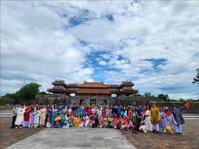 120 thanh thiếu niên, sinh viên, kiều bào đang sinh sống, học tập tại 26 quốc gia, vùng lãnh thổ trên thế giới tham gia Trại hè Việt Nam 2023 tại vùng đất Cố đô Huế.