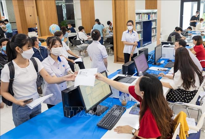 Thí sinh đến nhập học tại trường Đại học Công nghiệp Thực phẩm TP Hồ Chí Minh. Ảnh tư liệu: Thu Hoài/TTXVN.