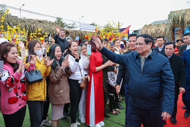 Thủ tướng Chính phủ Phạm Minh Chính đến dự Chương trình Ngày hội Công nhân - Đón chào Xuân mới 2024. Ảnh: VGP/Nhật Bắc.