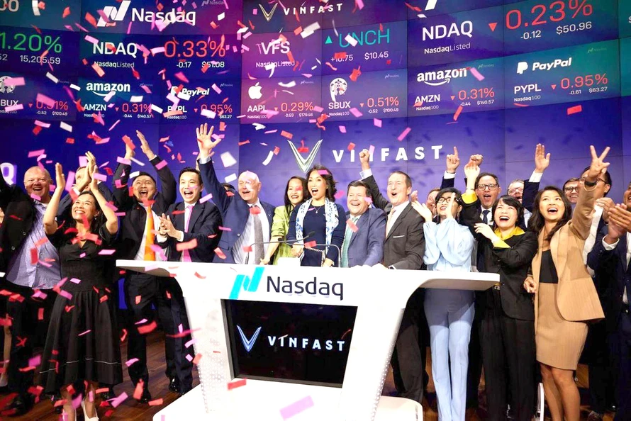 VinFast rung chuông trên sàn chứng khoán Nasdaq (Mỹ).