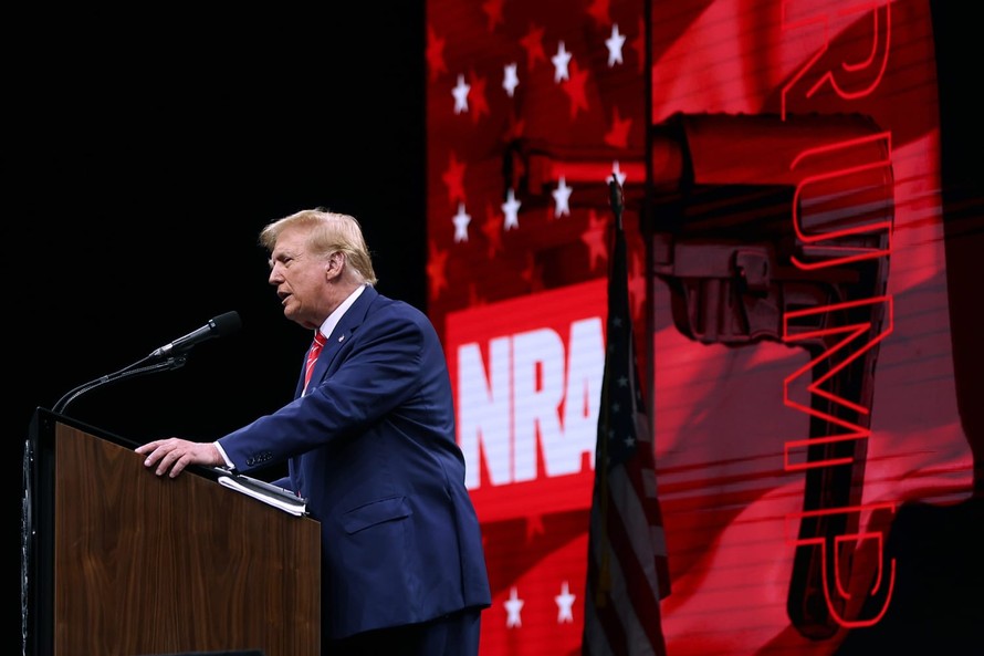 Ông Trump phát biểu tại sự kiện của Hiệp hội Súng trường Quốc gia Mỹ (NRA) hôm 18/5. Ảnh NBC.