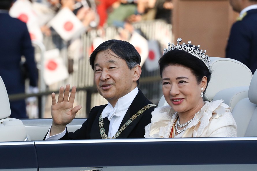 Nhật hoàng Naruhito và Hoàng hậu Masako tại lễ diễu hành ở Tokyo, Nhật Bản, ngày 10/11/2019. Ảnh: CNN. 