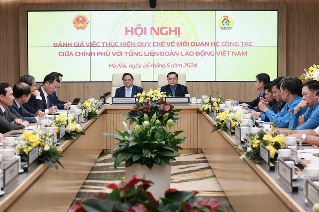 Thủ tướng cho ý kiến về 12 đề xuất, kiến nghị của Tổng Liên đoàn Lao động Việt Nam. Ảnh: VGP/Nhật Bắc.