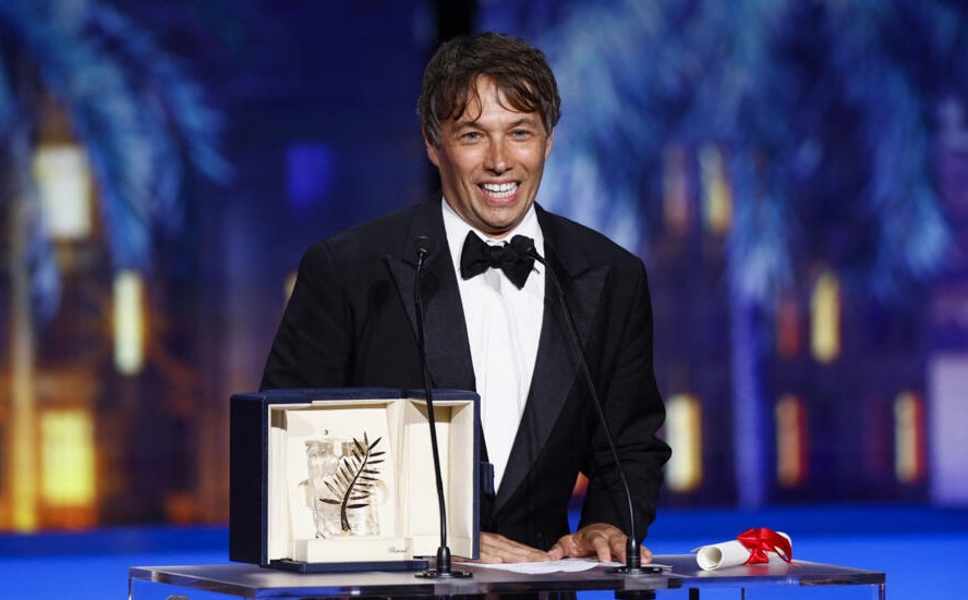 Bộ phim “Anora” của đạo diễn Sean Bakertại giành giải Cành cọ vàng tại lễ trao giải Liên hoan phim Cannes lần thứ 77. Ảnh: Reuters.