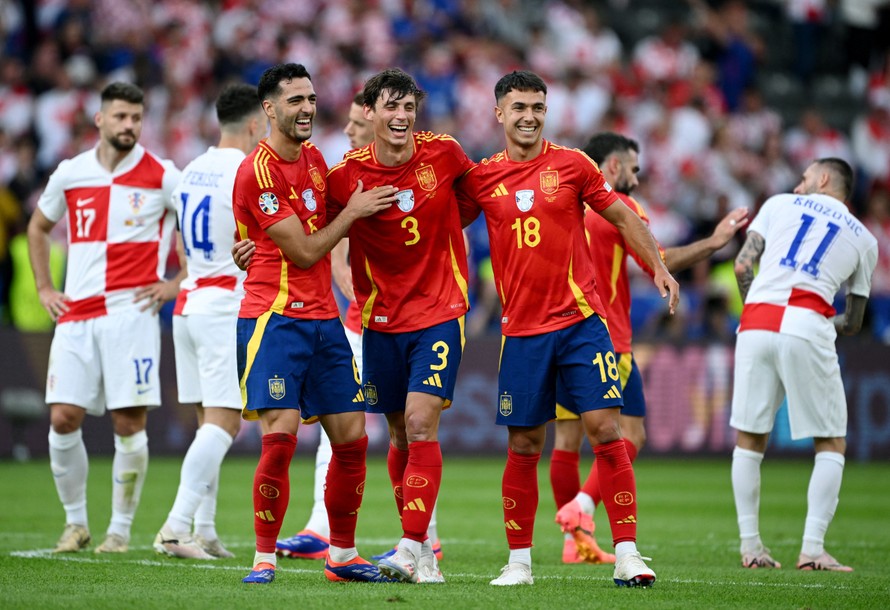 Đội tuyển Tây Ban Nha khởi đầu hoàn hảo bằng chiến thắng tưng bừng 3-0 trước Croatia. Ảnh: Reuters.