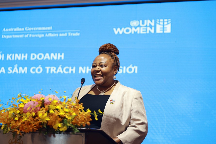 Bà Caroline Nyamayamombe, Trưởng đại diện UN Women Việt Nam, phát biểu tại Hội thảo.
