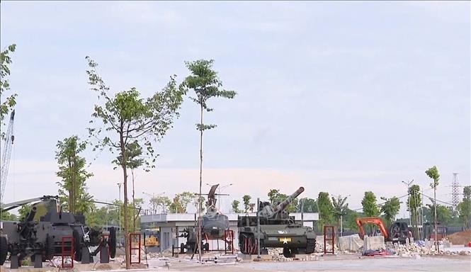 Khu vực trưng bày ngoài trời của Bảo tàng Lịch sử Quân sự Việt Nam. Ảnh: Hồng Pha/TTXVN.