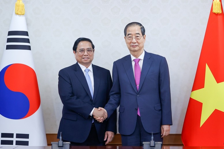 Thủ tướng Phạm Minh Chính hội đàm với Thủ tướng Hàn Quốc Han Duck Soo. Ảnh: VGP/Nhật Bắc.