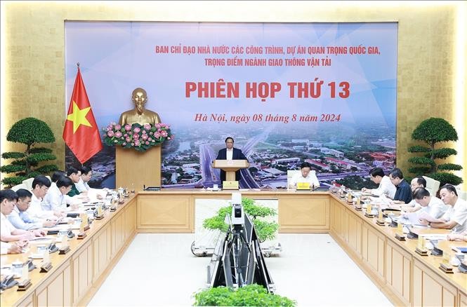 Thủ tướng Phạm Minh Chính chủ trì Phiên họp thứ 13 BCĐ nhà nước các công trình, dự án quan trọng quốc gia, trọng điểm ngành giao thông vận tải. Ảnh: Dương Giang/TTXVN.