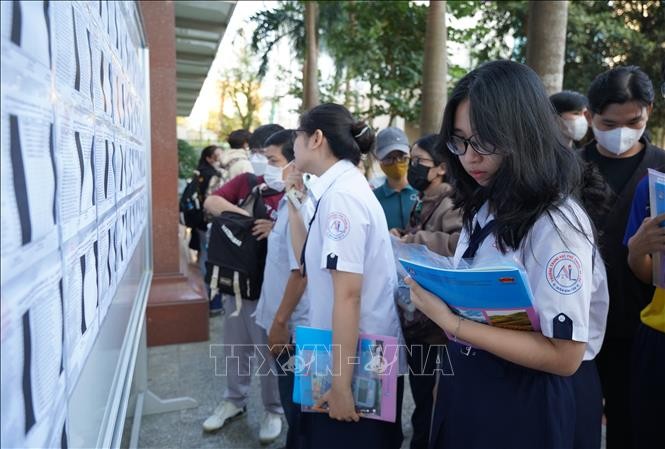 Thí sinh dự thi đánh giá năng lực tại điểm thi Trường Đại học Công nghệ TP Hồ Chí Minh. Ảnh: Thu Hoài/TTXVN.