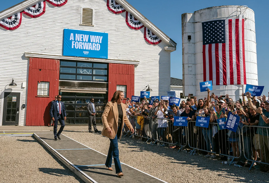 Ứng cử viên tổng thống đảng Dân chủ Kamala Harris trong chặng dừng chân tại Throwback Brewery, North Hampton, bang New Hampshire ngày 4/9/2024. Ảnh: NY Post.