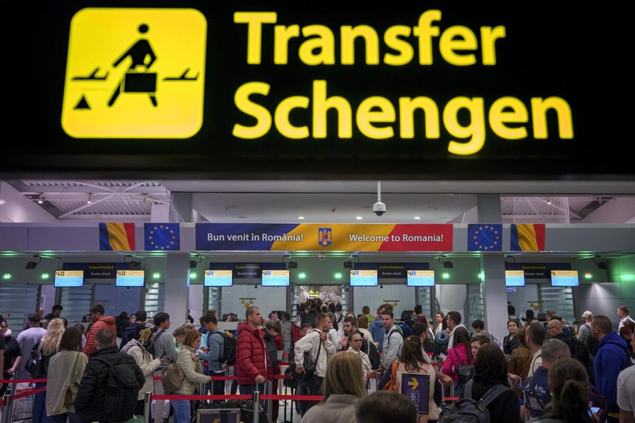 Khu vực Schengen đã bãi bỏ kiểm soát biên giới nội bộ, nhưng vẫn còn nhiều trở ngại. Ảnh: Los Angeles Times.