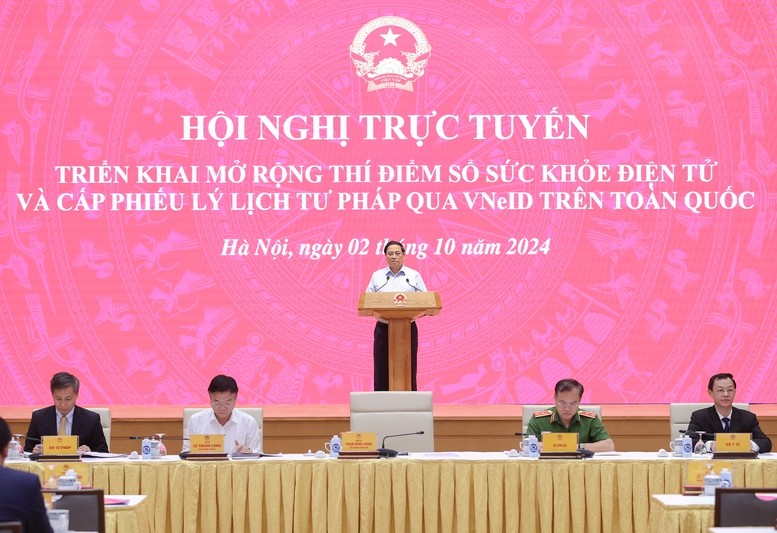 Thủ tướng Phạm Minh Chính đánh giá Hội nghị đánh dấu một bước quan trọng trong quá trình chuyển đổi số quốc gia, triển khai các dịch vụ thiết yếu cho người dân. Ảnh: VGP/Nhật Bắc.