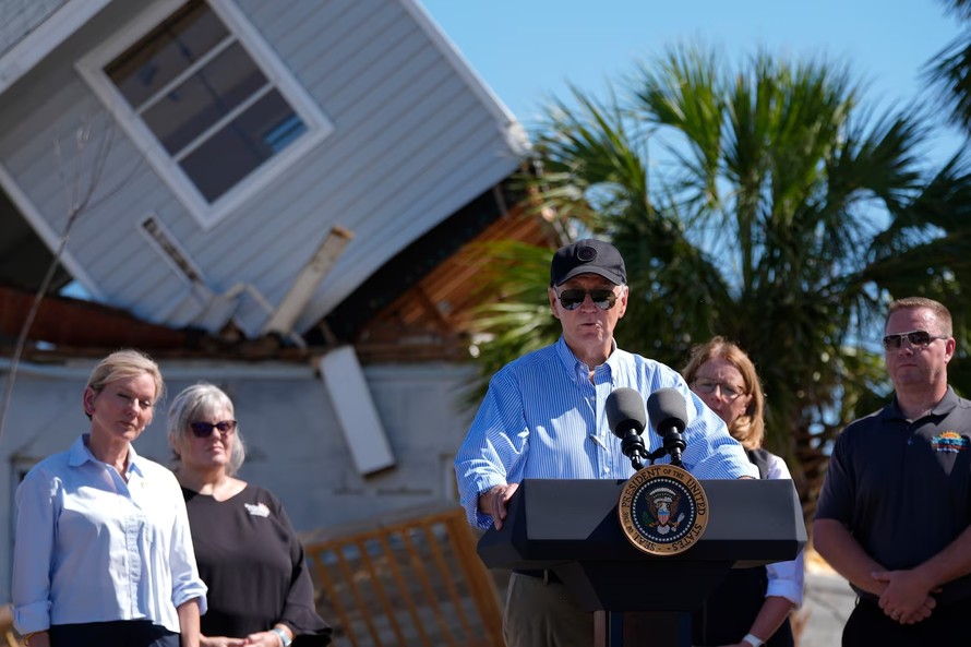 Tổng thống Mỹ Joe Biden tới thăm Florida sau cơn bão Milton.