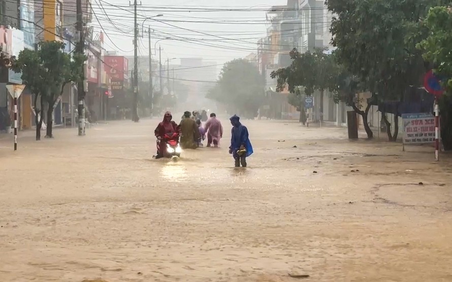 Chủ động ứng phó hoàn lưu bão số 6 gây mưa lớn kéo dài