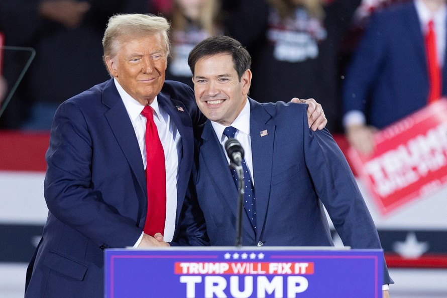 Ông Donald Trump và Thượng nghị sĩ Marco Rubio trong chiến dịch vận động tranh cử ở Raleigh, Bắc Carolina, ngày 4/11/2024.