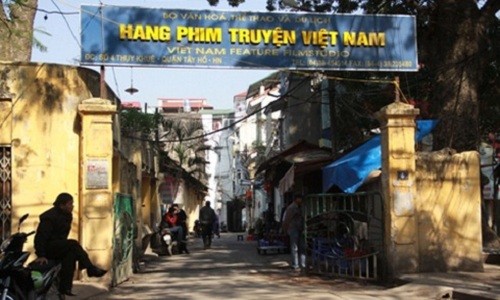 Hãng Phim truyện Việt Nam đang trong giai đoạn khó khăn "hậu" cổ phần hóa, trước làn sóng phản đối của các nghệ sĩ với nhà đầu tư chiến lược.