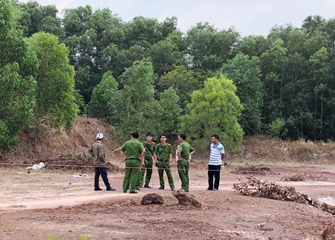 Khu vực tìm thấy thi thể nạn nhân bị đốt cháy. Ảnh: Thanh Niên.