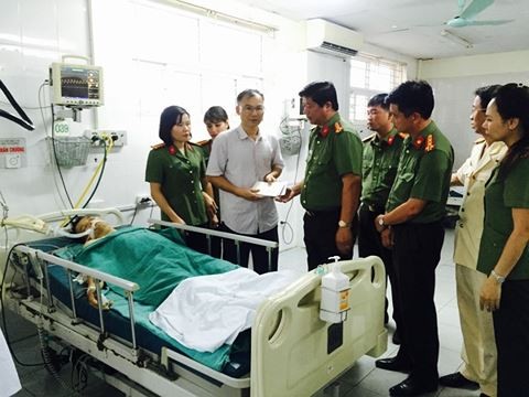 Cách đây không lâu, trong một lần làm nhiệm vụ, Trung úy Minh đã bị phơi nhiễm HIV, phải uống thuốc điều trị. Sự việc xảy ra vào đầu tháng 3-2017, trong khi anh làm nhiệm vụ bảo vệ an ninh trật tự tại khu vực Đền Đôi Cô thì một đối tượng có biểu hiện tâm 