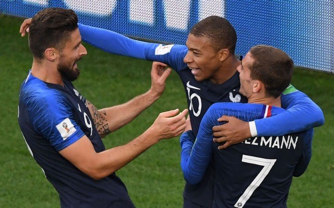 HLV Deschamps làm nên lịch sử, Mbappe xứng danh tiểu Pele 