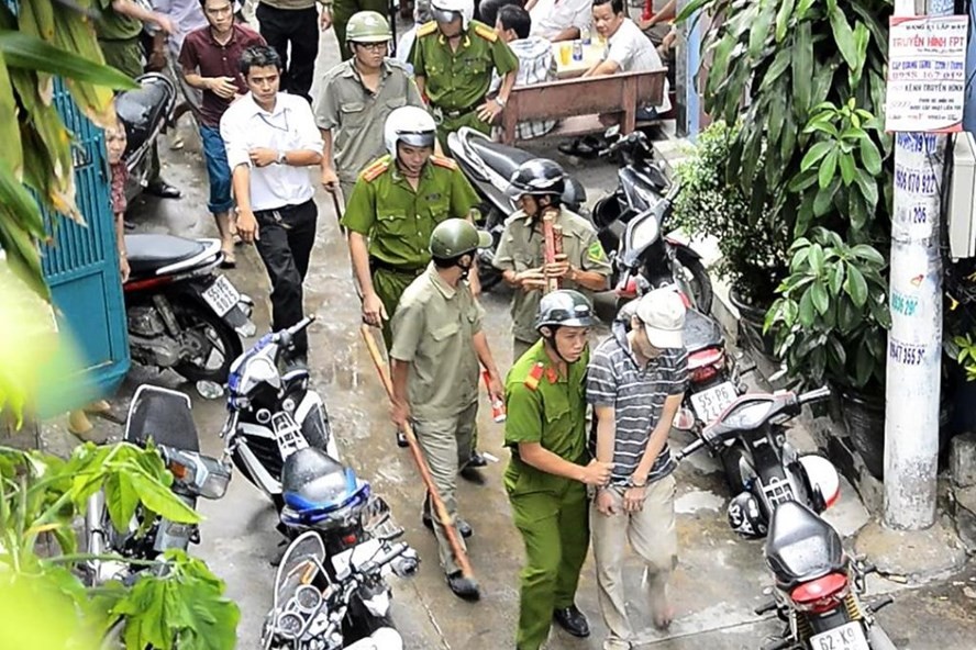 Bằng các biện pháp nghiệp vụ, lực lượng Công an đã bắt giữ thành công đối tượng gây án sau nhiều giờ cố thủ trong nhà. Ảnh minh họa.