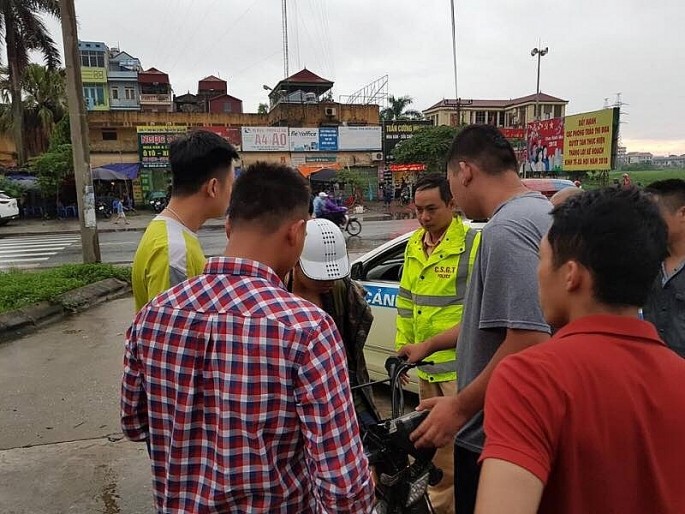 Tổ công tác tiến hành kiểm tra hành chính đối với Trần Đức Hùng