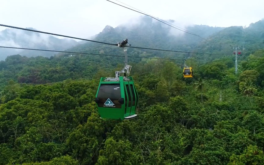 Cáp treo lên đỉnh Núi Cấm - tỉnh An Giang.