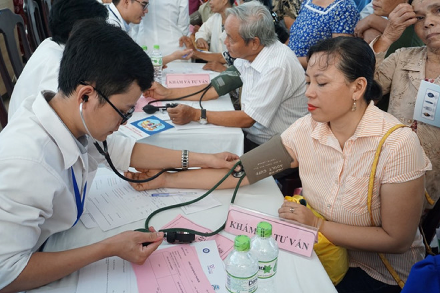 Khám sàng lọc bệnh lý đái tháo đường miễn phí Ảnh: Hồ Xuân Thịnh