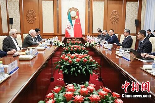 Hội đàm giữa Ngoại trưởng Trung Quốc Vương Nghị và Ngoại trưởng Iran Javad Zarif. Nguồn Mạng Tin tức TQ.