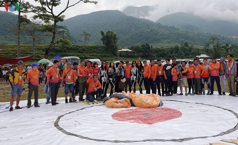 Các phi công về tham dự Festival.