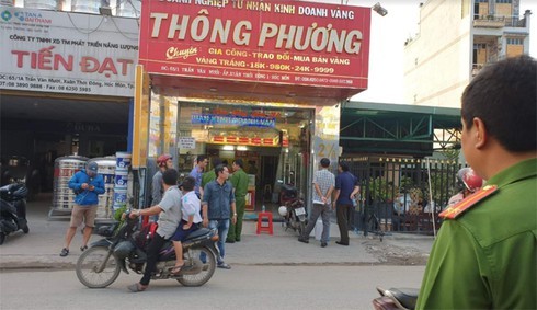 Hiện trường vụ cướp tiệm vàng.