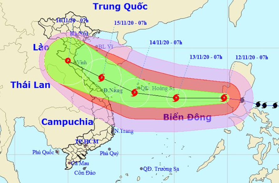 Trung tâm Dự báo Khí tượng Thủy văn Quốc gia đã đưa ra ba kịch bản đổ bộ của bão Vamco. Ảnh: NCHMF