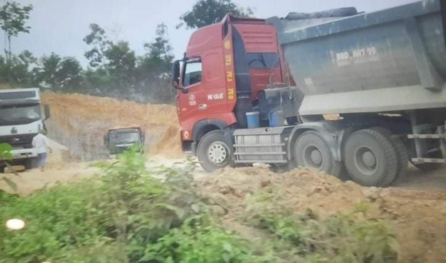 Phú Thọ: Chính quyền khó xử với doanh nghiệp ngang nhiên xúc trộm tài nguyên