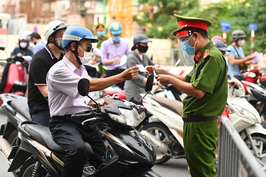 TP Hà Nội yêu cầu các cơ quan, đơn vị khẩn trương phê duyệt danh sách và gấp Giấy đi đường cho cán bộ, công chức, viên chức... trong thời gian giãn cách xã hội.