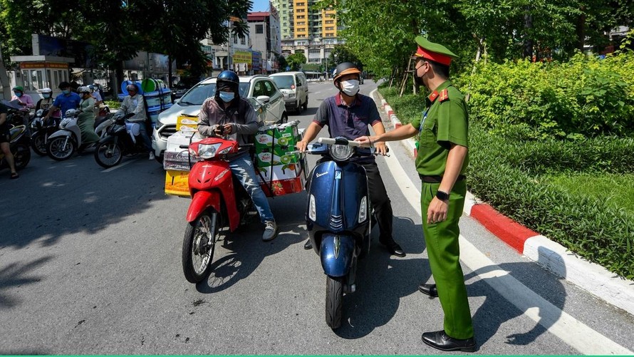 Hà Nội tăng cường tuần tra kiểm soát, xử lý vi phạm về giãn cách xã hội