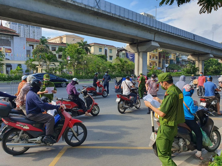 Từ 8h ngày 29/8, Công an TP. Hà Nội triển khai thành lập thêm 6 tổ tuần tra kiểm soát cơ động phòng chống dịch COVID-19, nâng tổng số lên 12 tổ.