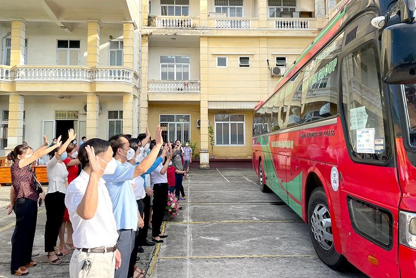 'Chiến sĩ áo trắng' khắp Bắc - Trung - Nam khẩn trương lên đường chống dịch