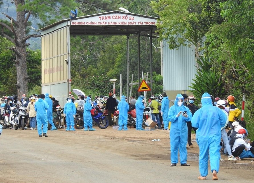 Ninh Bình hỗ trợ người dân trở về quê bằng phương tiện cá nhân