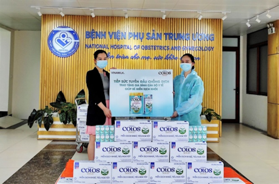 Vinamilk tặng 50 nghìn sản phẩm COLOSGOLD cho con em cán bộ bác sĩ tuyến đầu