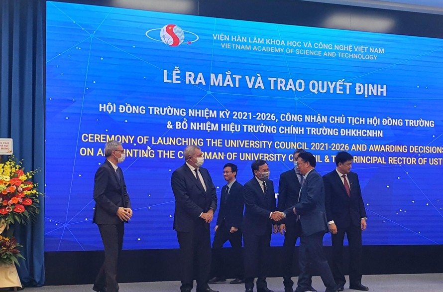 Ra mắt Hội đồng trường Đại học Khoa học Công nghệ Hà Nội