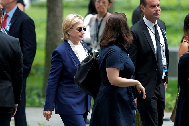 Bà Hillary Clinton đến tham dự lễ kỷ niệm 15 năm vụ khủng bố 11/9 tại New York, Mỹ. Ảnh: Reuters.