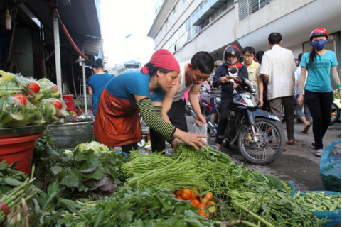 Sản lượng giảm, giá rau tăng mạnh ở TP HCM. 