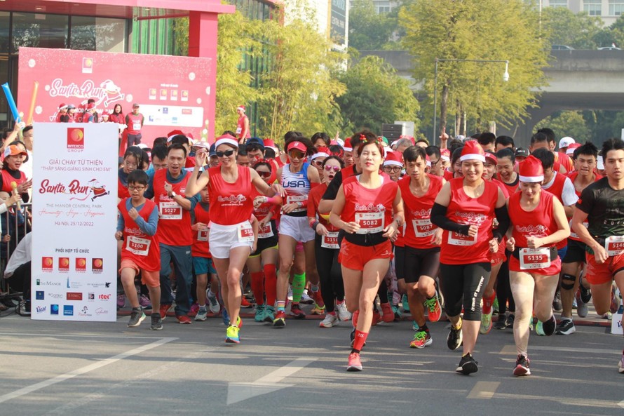 Santa Run 2022: Bước chạy mang năng lượng yêu thương tích cực tới cộng đồng