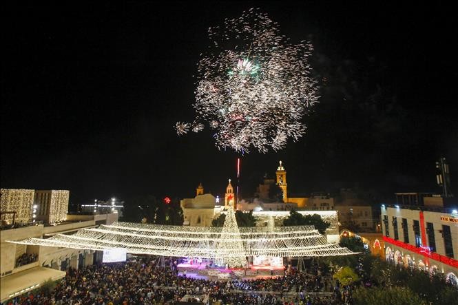 Các tín đồ Thiên chúa giáo Palestine tập trung tại Quảng trường Manger ở thành phố Bethlehem, khu Bờ Tây ngày 30/11/2019. Ảnh tư liệu: AFP/TTXVN