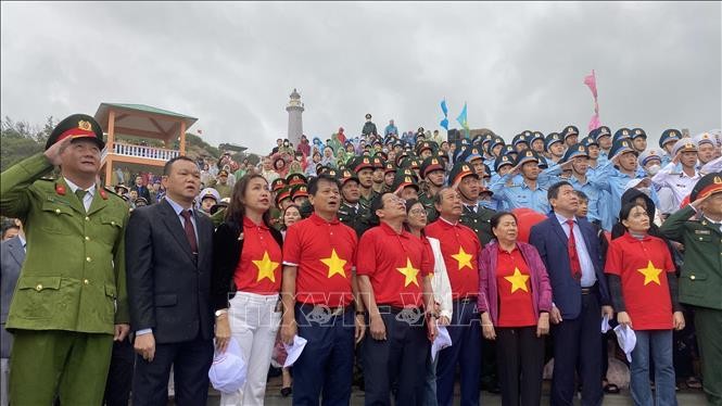 Lễ chào cờ thiêng liêng đầu năm tại cực Đông trên đất liền của Tổ quốc