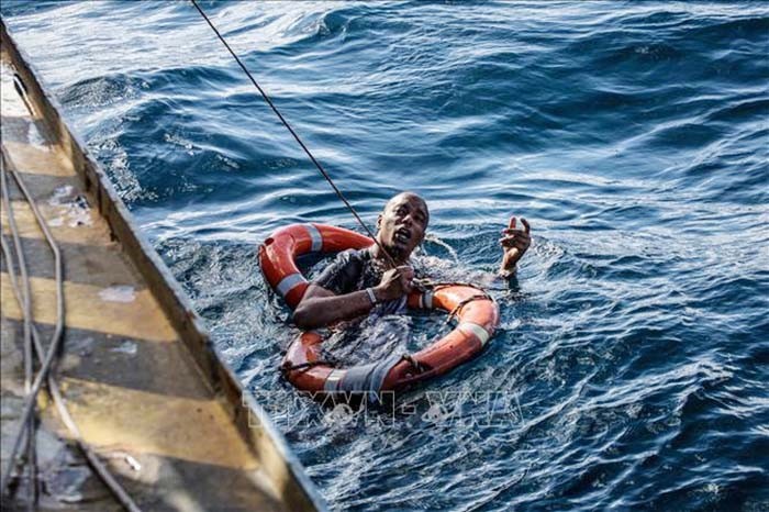 Italy nỗ lực giải cứu thêm 1.200 người di cư trên Địa Trung Hải