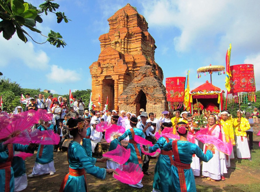 Lễ hội Tháp Bà Ponagar tưởng nhớ Thiên Y Thánh Mẫu Ana